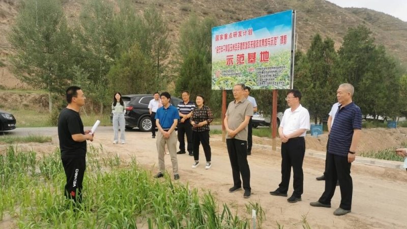 省人大农业农村工作委员会朱涛一行到我院会宁试验站检查指导工作