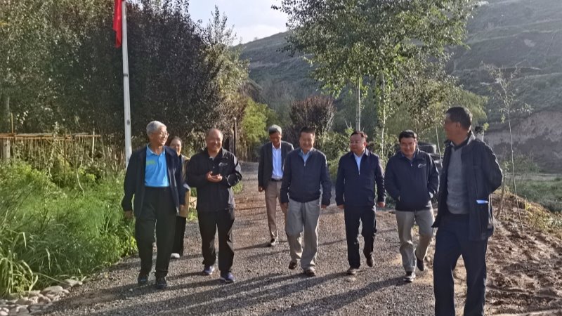 党委书记刘国汉赴土肥所西固孟家山试验示范基地调研