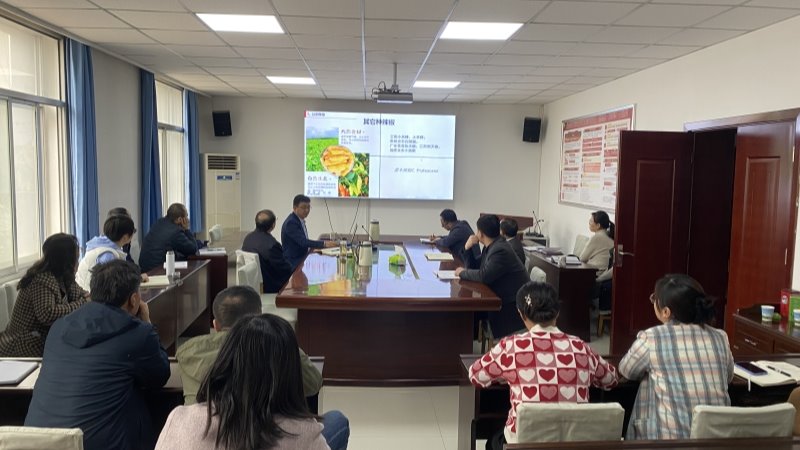 国家大宗蔬菜产业体系岗位科学家王立浩研究员来院开展学术交流