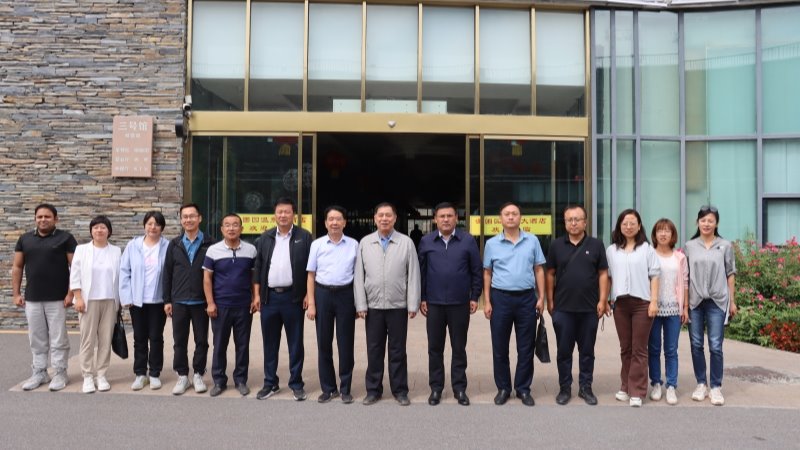 院长马忠明带团队赴新疆调研